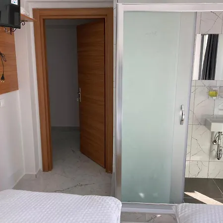 Nr1 Hotel *